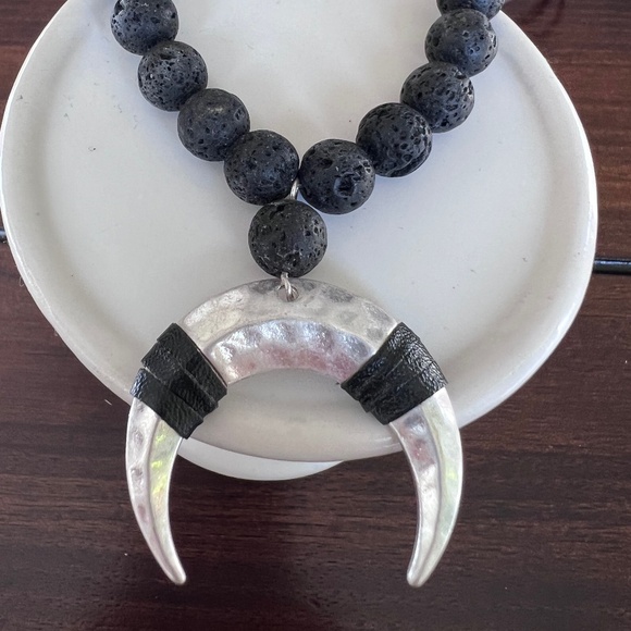 Marlyn Schiff Silver Crescent Necklace - Picture 2 of 6